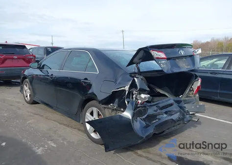 2014 Toyota Camry Se z USA, uszkodzony, nr VIN 4T1BF1FK7EU412045